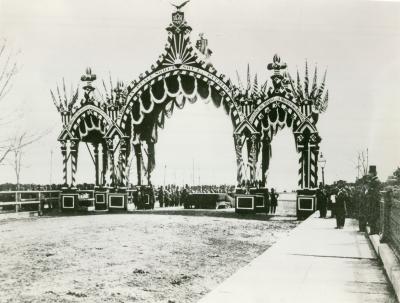 Funeral Arch in Chicago